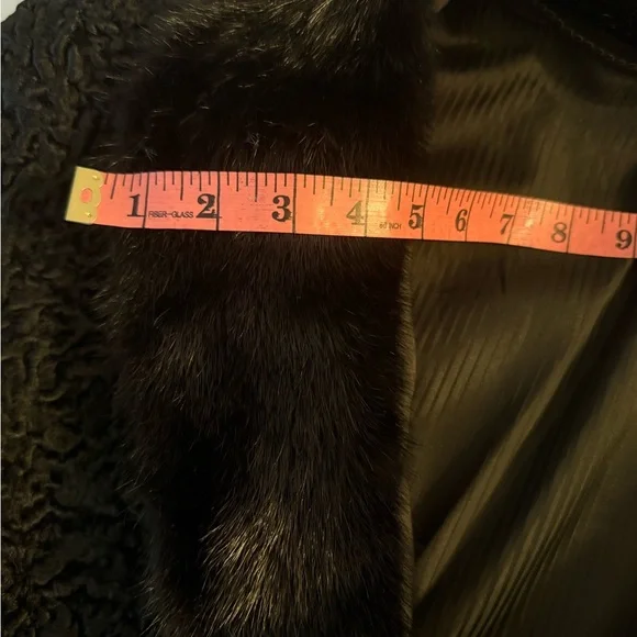 🆕 Elegant Black Genuine Fur Coat - Picture 12 of 13